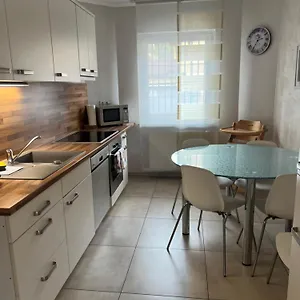Home- Business Apartment, Private Parking Free Appartement